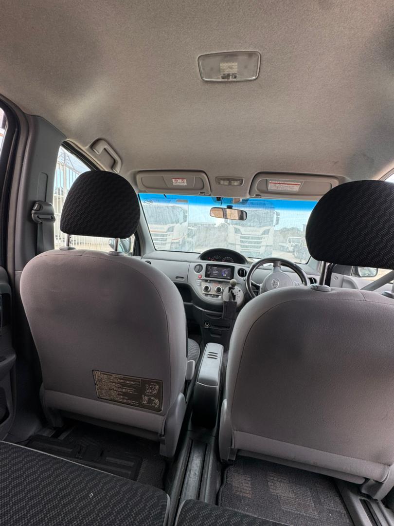 TOYOTA TOYOTA SIENTA - Image 2