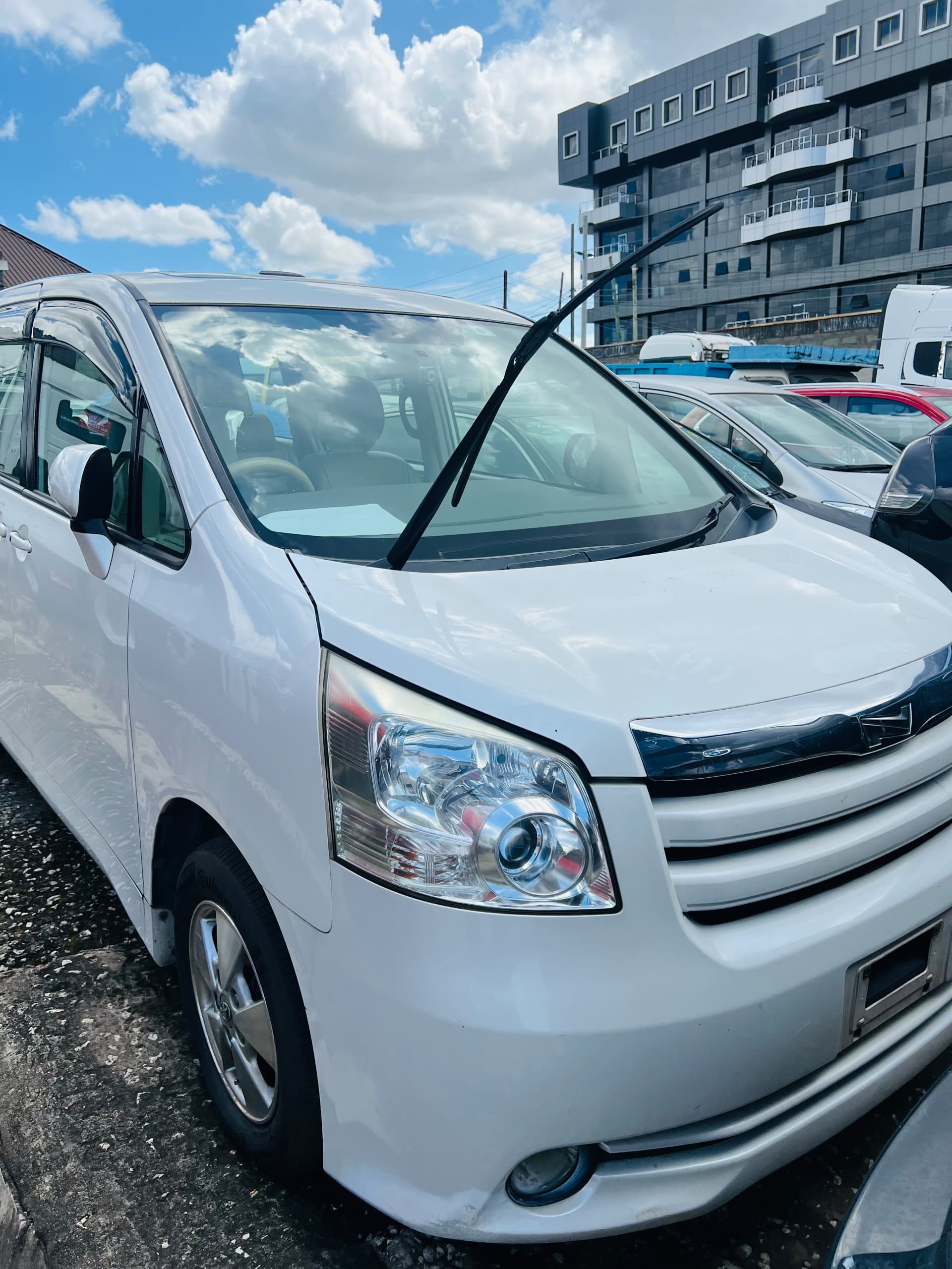 TOYOTA TOYOTA NOAH 70 SERIES - Image 3