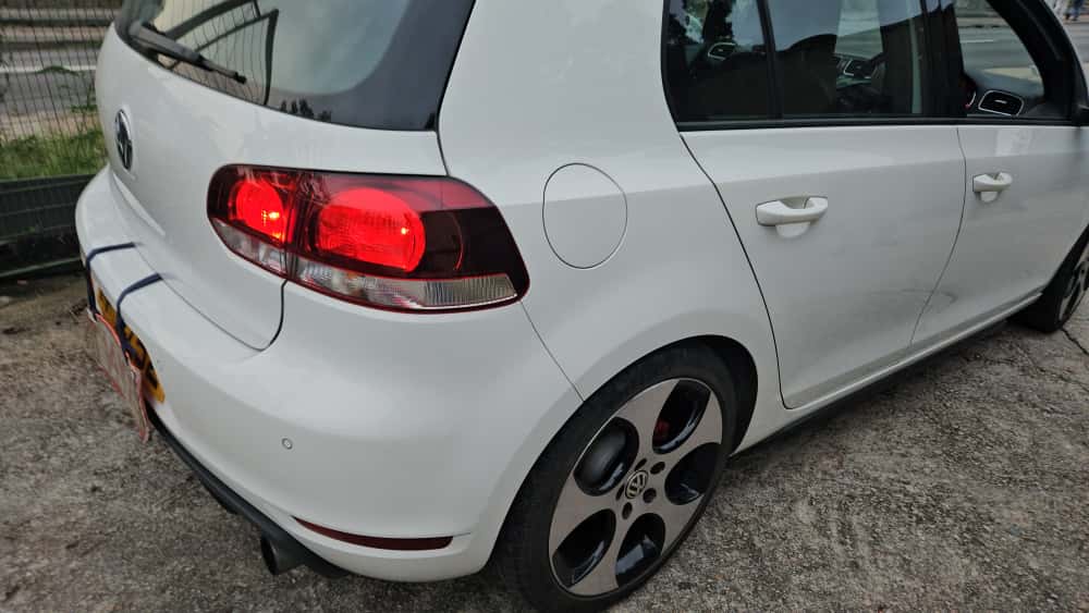 volkswagen GOLF GTI - Image 3
