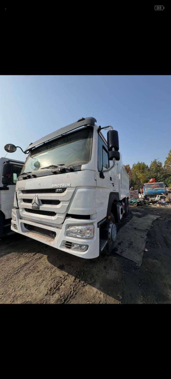 SINO TRUCK HOWO - Image 1
