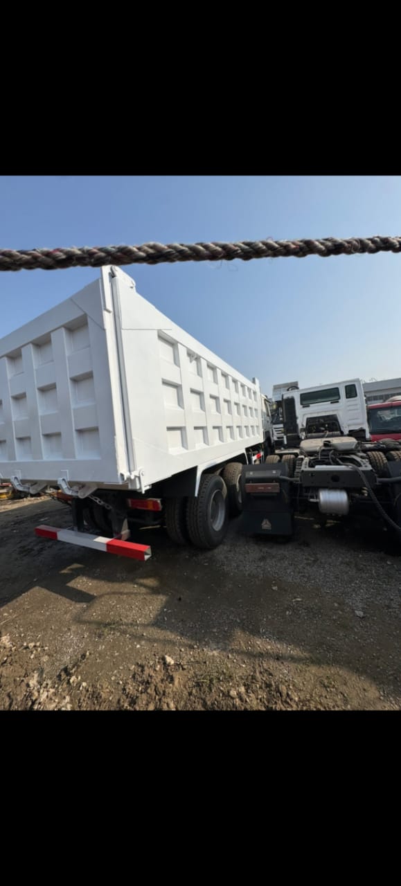 SINO TRUCK HOWO - Image 3