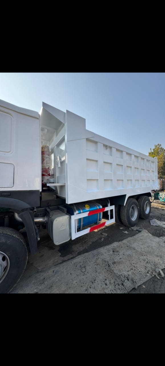 SINO TRUCK HOWO - Image 4