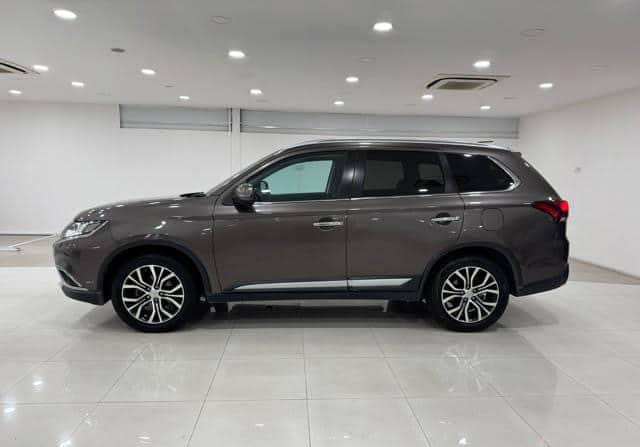 MITSUBISHI OUTLENDER - Image 2