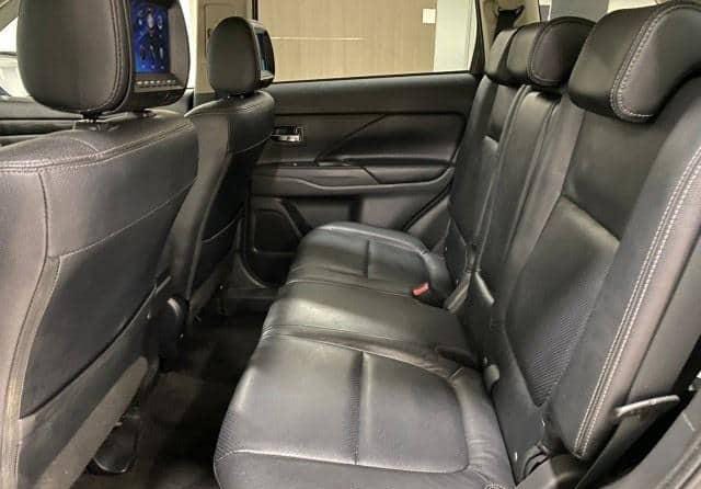 MITSUBISHI OUTLENDER - Image 4