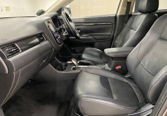 MITSUBISHI OUTLENDER - Image 6